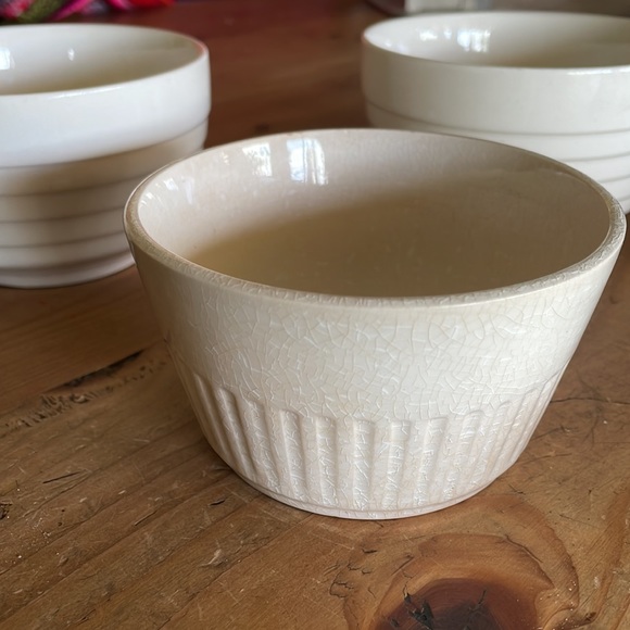 Three Vintage USA Pottery Bowls - Picture 2 of 11